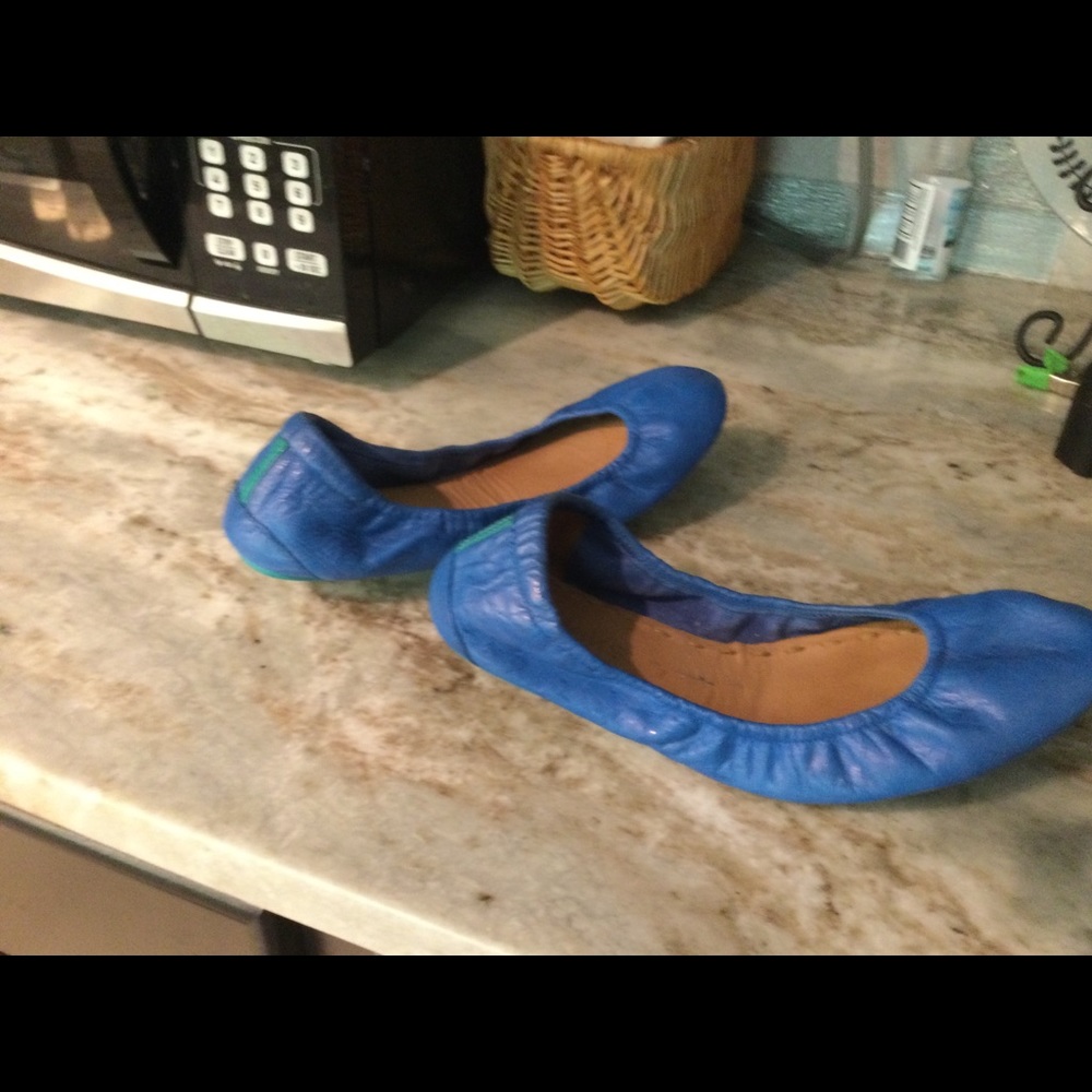 Size 7 tieks cobalt blue. Good used condition.